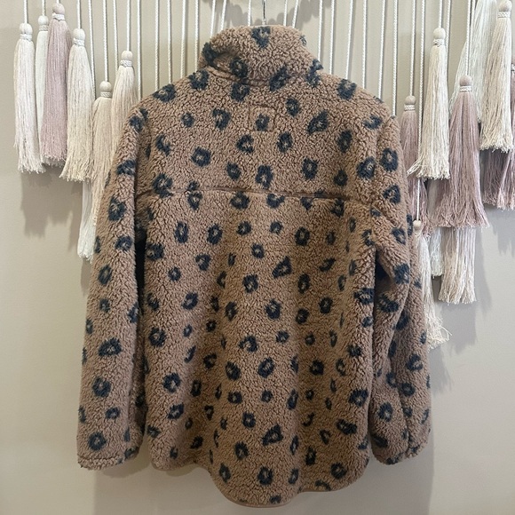 abercrombie and fitch leopard print sherpa pullover - Picture 2 of 6